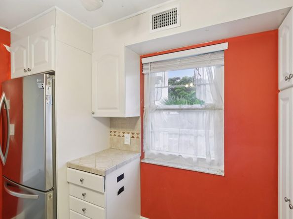 1024 SE 4th Ave 204, Dania Beach FL 33004