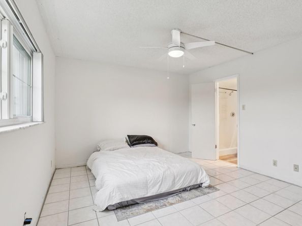1024 SE 4th Ave 204, Dania Beach FL 33004