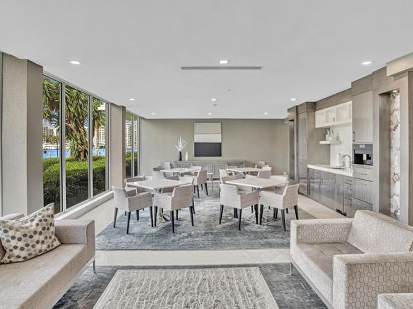 701 E Camino Real 2J, Boca Raton FL 33432