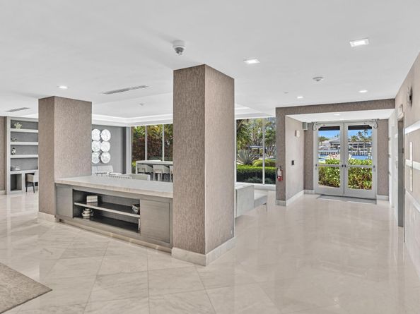701 E Camino Real 2J, Boca Raton FL 33432