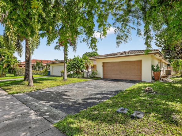 3817 NW 84th Ave, Coral Springs FL 33065