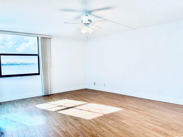 112 Lake Emerald 206, Oakland Park FL 33309