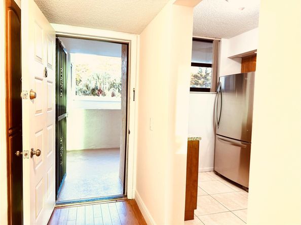 112 Lake Emerald 206, Oakland Park FL 33309