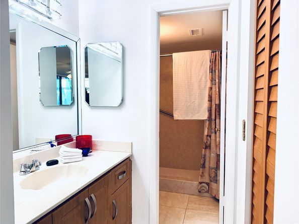 112 Lake Emerald 206, Oakland Park FL 33309