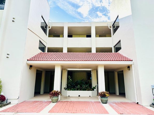 112 Lake Emerald 206, Oakland Park FL 33309