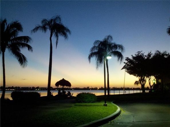 112 Lake Emerald 206, Oakland Park FL 33309