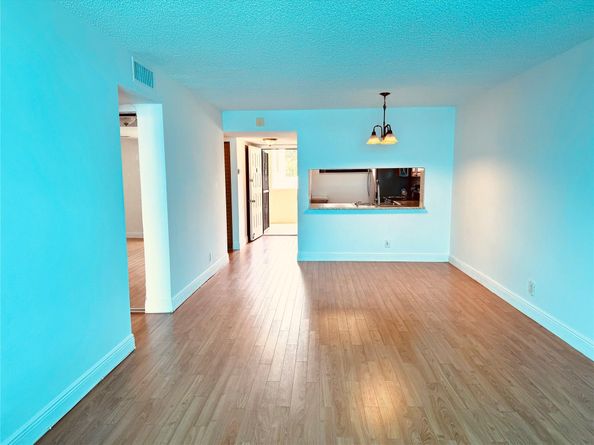 112 Lake Emerald 206, Oakland Park FL 33309