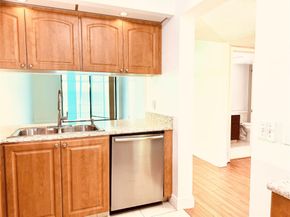 112 Lake Emerald 206, Oakland Park FL 33309