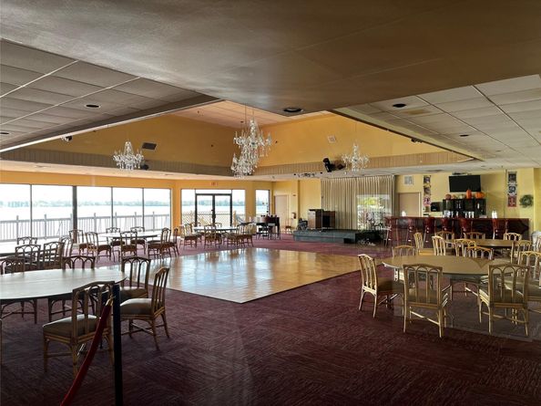 112 Lake Emerald 206, Oakland Park FL 33309