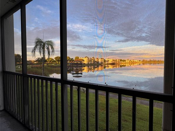112 Lake Emerald 206, Oakland Park FL 33309