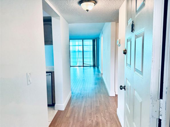 112 Lake Emerald 206, Oakland Park FL 33309