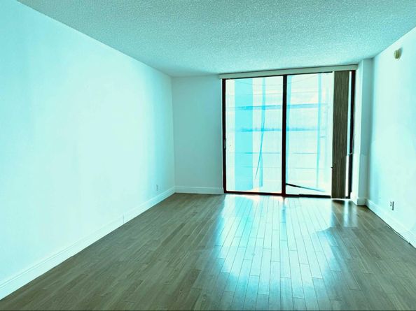 112 Lake Emerald 206, Oakland Park FL 33309