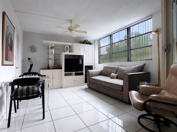 381 S HollybrookDrive 204, Pembroke Pines FL 33025