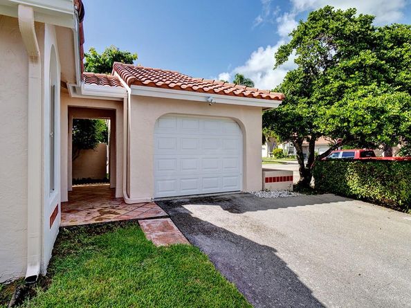 1487 Garden Rd, Weston FL 33326