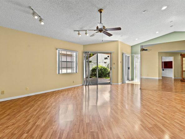 1487 Garden Rd, Weston FL 33326