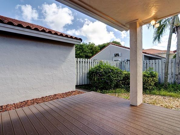 1487 Garden Rd, Weston FL 33326