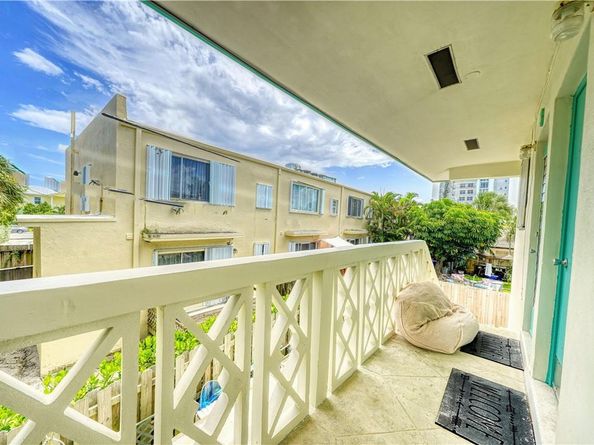 3220 Canal Dr, Pompano Beach FL 33062