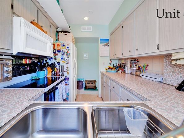 3220 Canal Dr, Pompano Beach FL 33062
