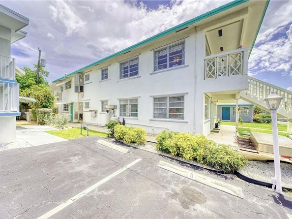 3220 Canal Dr, Pompano Beach FL 33062