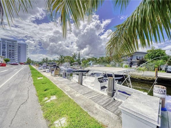 3220 Canal Dr, Pompano Beach FL 33062