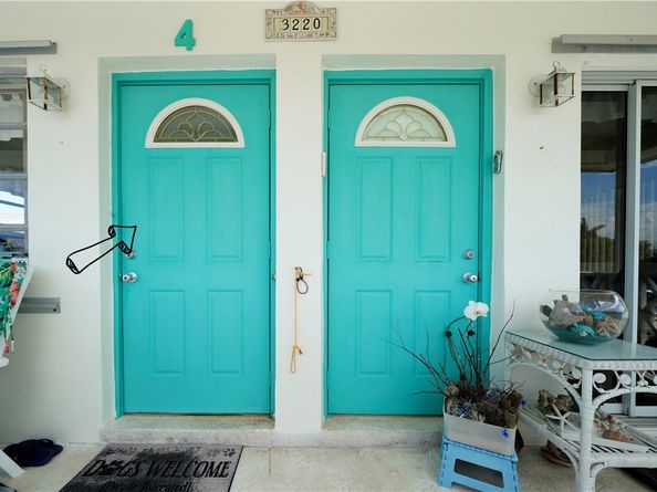 3220 Canal Dr, Pompano Beach FL 33062