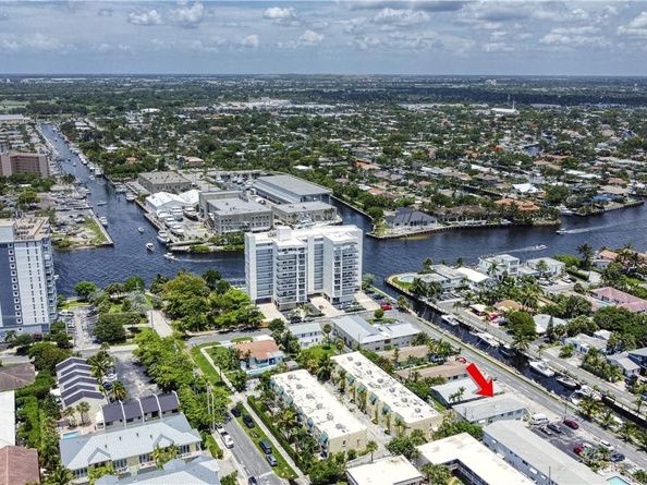 3220 Canal Dr, Pompano Beach FL 33062