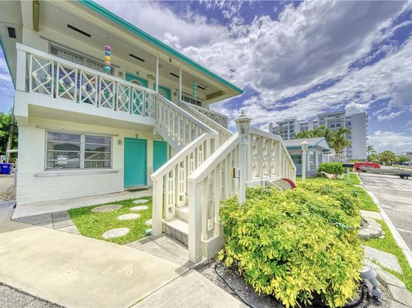 3220 Canal Dr, Pompano Beach FL 33062