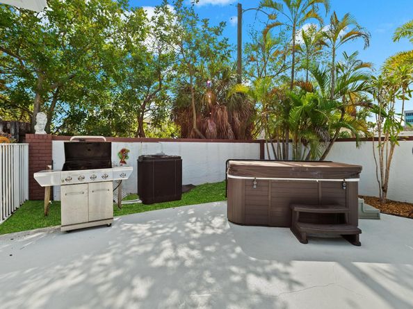 2200 NE 36th St, #1-2, Fort Lauderdale FL 33308