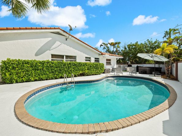2200 NE 36th St, #1-2, Fort Lauderdale FL 33308