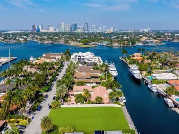 2455 Del Lago Dr