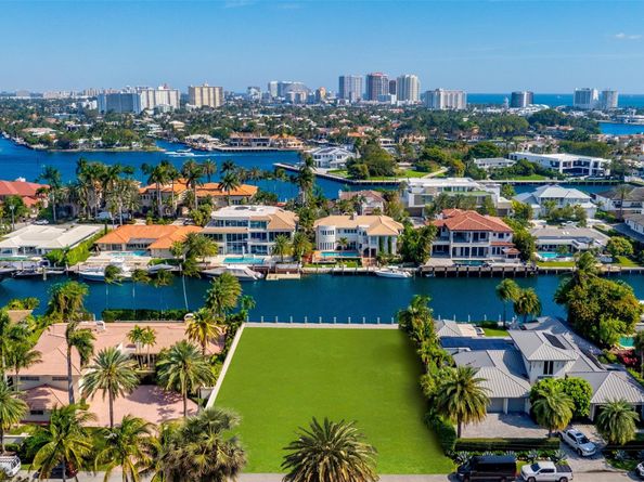 2455 Del Lago Dr, Fort Lauderdale FL 33316