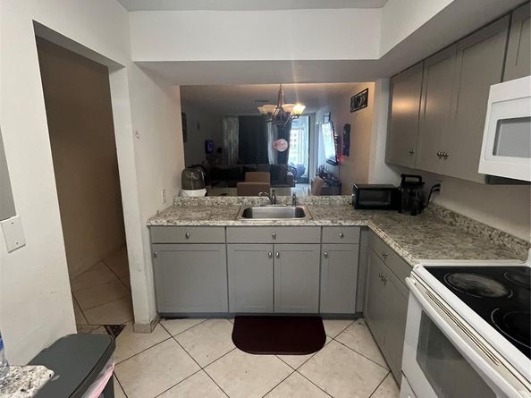 208 Lake Pointe Dr 202, Oakland Park FL 33309