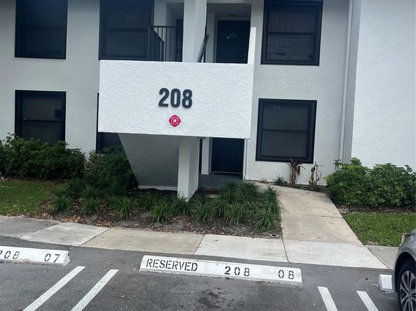 208 Lake Pointe Dr 202, Oakland Park FL 33309
