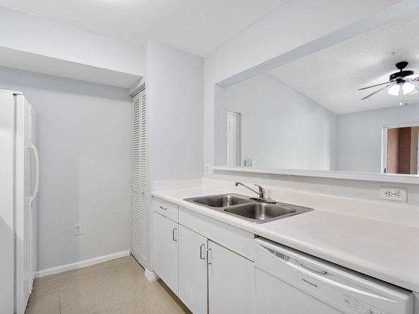 4852 N State Road 7 3303, Coconut Creek FL 33073