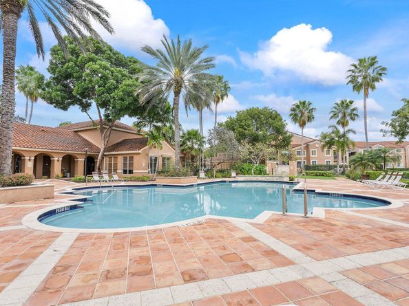 4852 N State Road 7 3303, Coconut Creek FL 33073