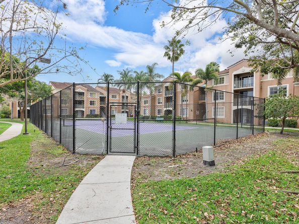 4852 N State Road 7 3303, Coconut Creek FL 33073
