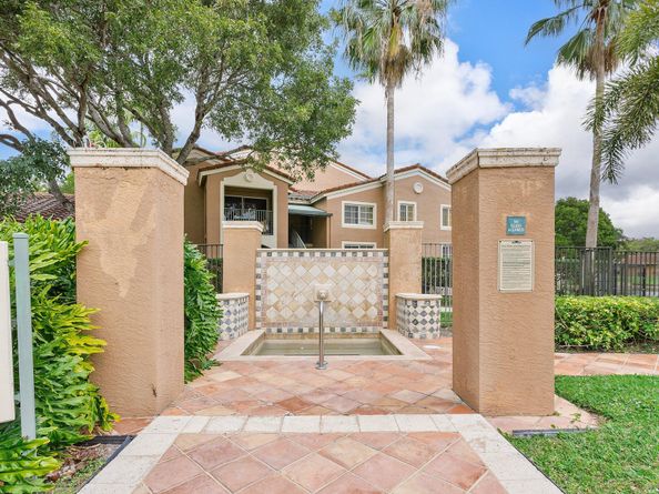 4852 N State Road 7 3303, Coconut Creek FL 33073