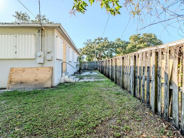 734 SW 4th St, Dania Beach FL 33004