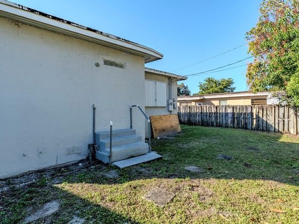 734 SW 4th St, Dania Beach FL 33004