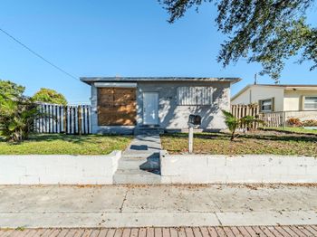 734 SW 4th St