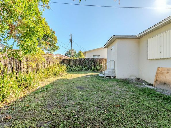 734 SW 4th St, Dania Beach FL 33004