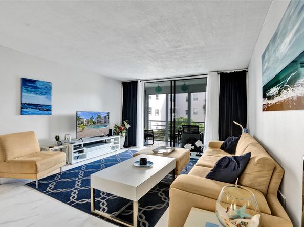 2801 Somerset Dr 205, Lauderdale Lakes FL 33311