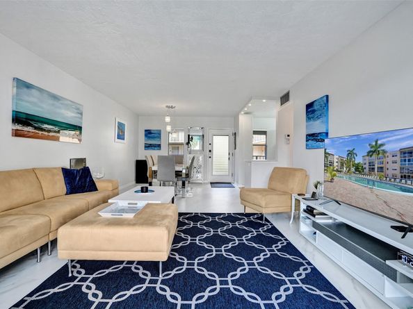 2801 Somerset Dr 205, Lauderdale Lakes FL 33311