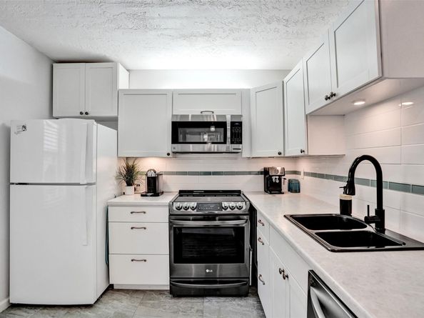 2801 Somerset Dr 205, Lauderdale Lakes FL 33311