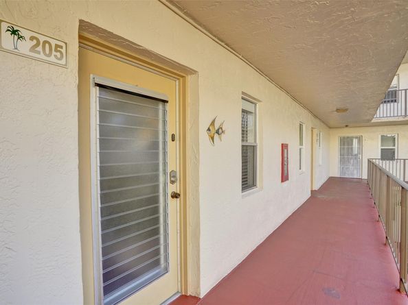 2801 Somerset Dr 205, Lauderdale Lakes FL 33311