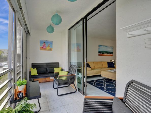 2801 Somerset Dr 205, Lauderdale Lakes FL 33311