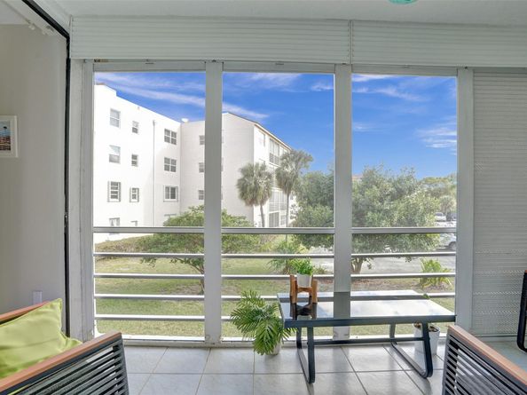 2801 Somerset Dr 205, Lauderdale Lakes FL 33311