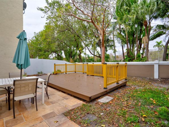10249 NW 7th St, Coral Springs FL 33071