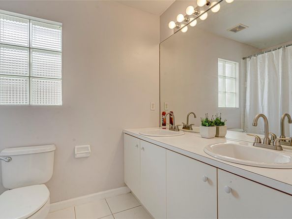 10249 NW 7th St, Coral Springs FL 33071
