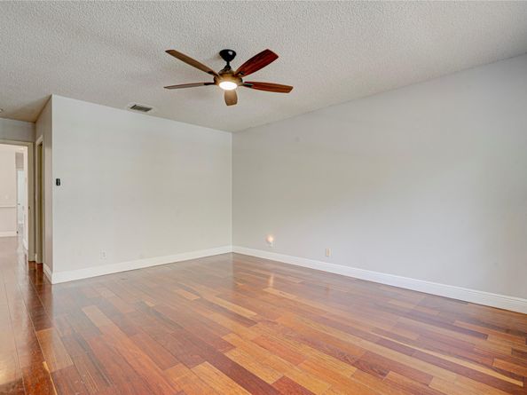 10249 NW 7th St, Coral Springs FL 33071